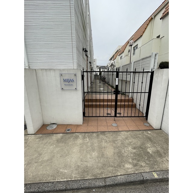 17/27 エントランス