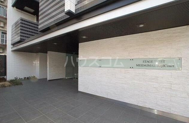 18/23 エントランス