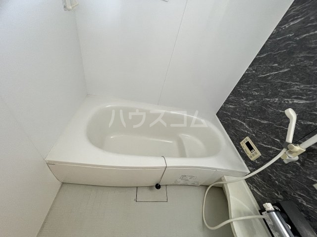 13/27 浴室