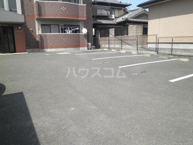 18/25 駐車場