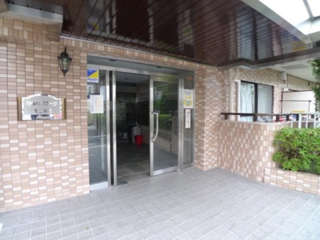 19/30 エントランス