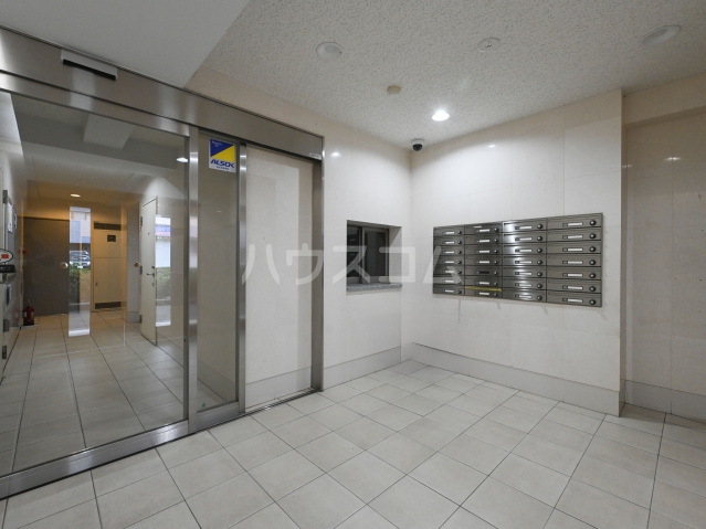 25/27 エントランス