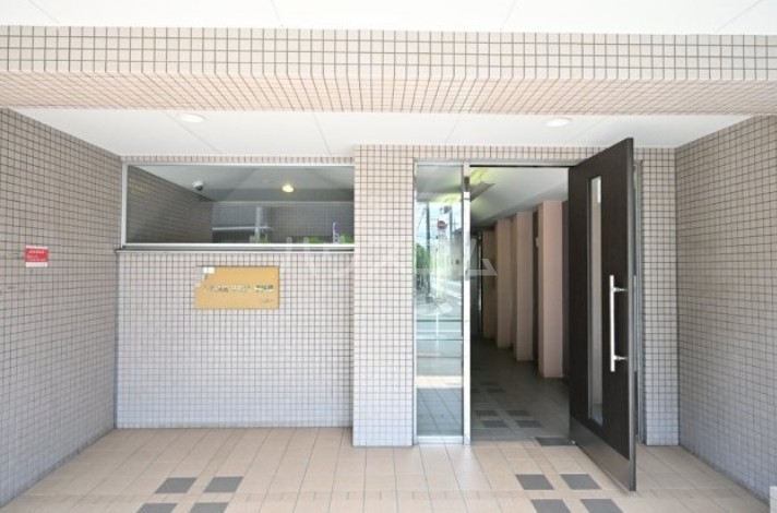 21/30 エントランス