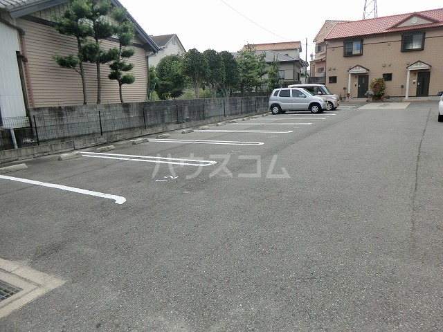 21/28 駐車場