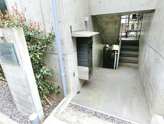 16/25 エントランス