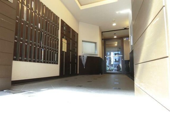 18/28 エントランス