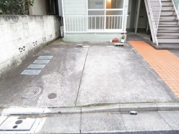 18/18 駐車場