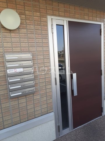 27/30 エントランス