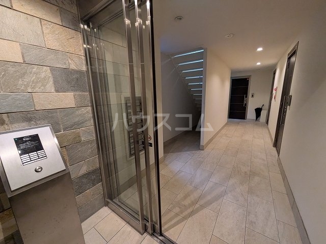 29/30 エントランス