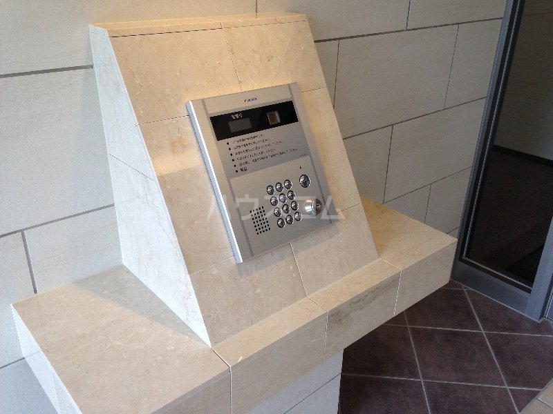 21/25 エントランス