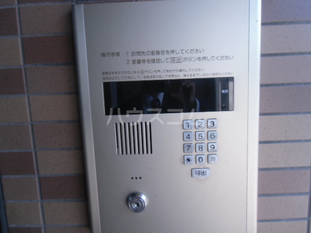 23/30 エントランス