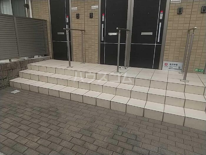 3/4 エントランス