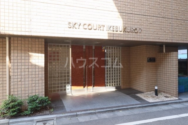 23/30 エントランス