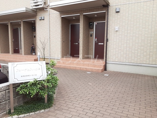 27/30 エントランス