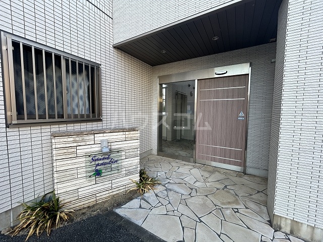 25/30 エントランス