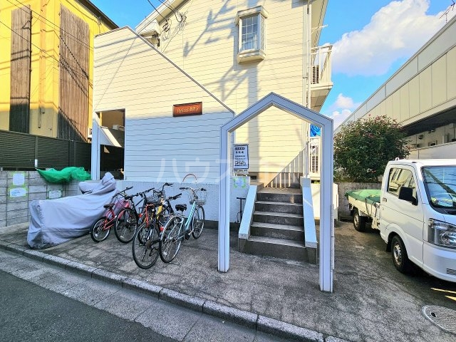 21/30 エントランス