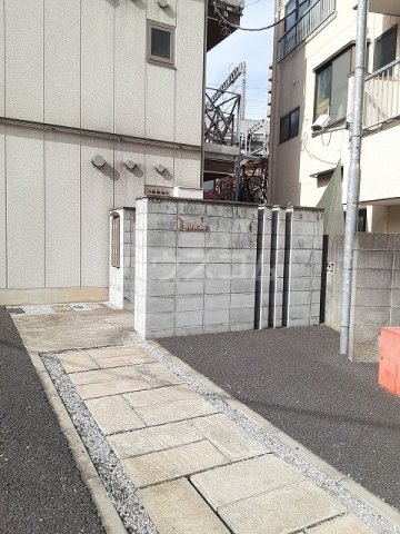 2/3 エントランス