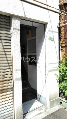 13/17 エントランス