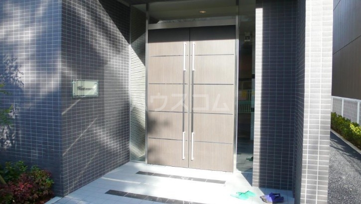 13/18 エントランス