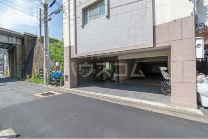 20/21 エントランス