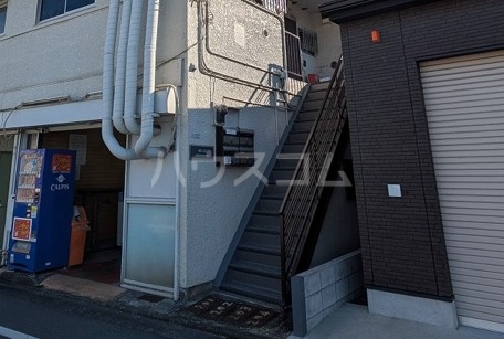 21/30 エントランス