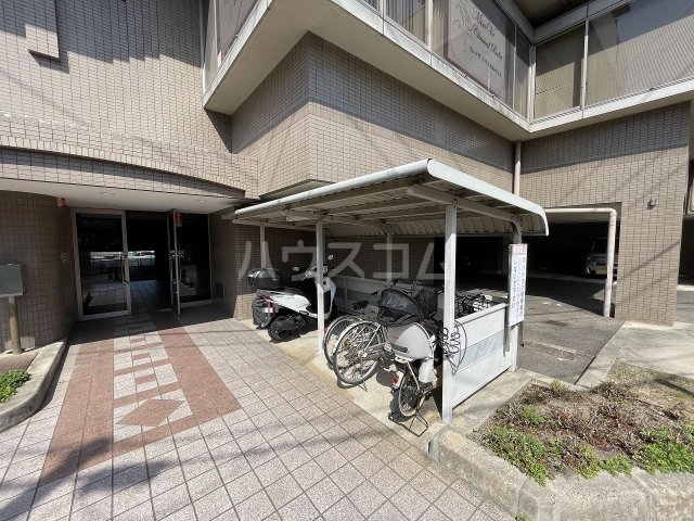 28/30 エントランス