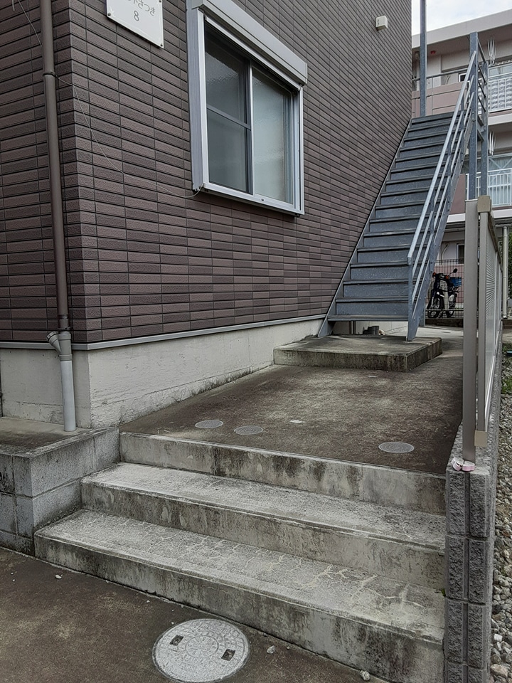 2/2 エントランス
