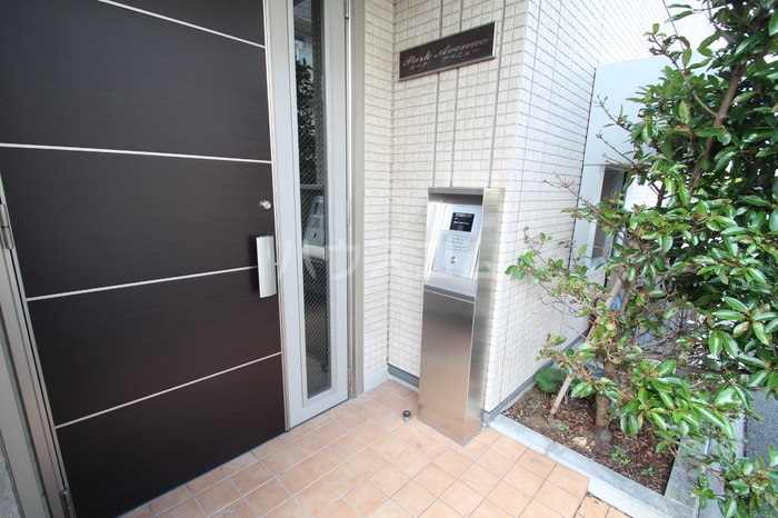 24/30 エントランス