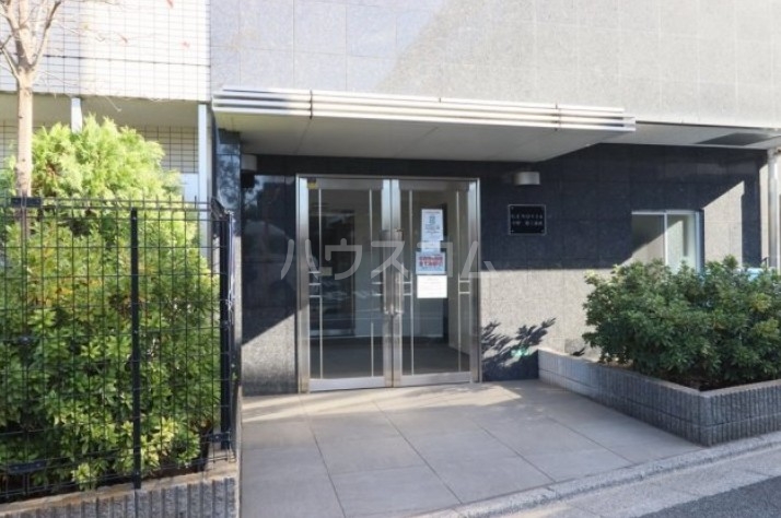 28/30 エントランス