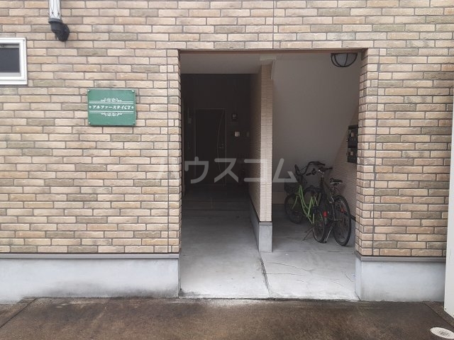 21/30 エントランス