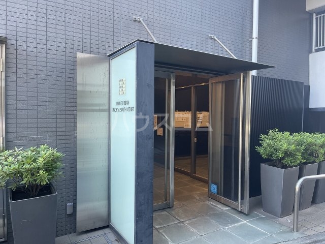 21/28 エントランス