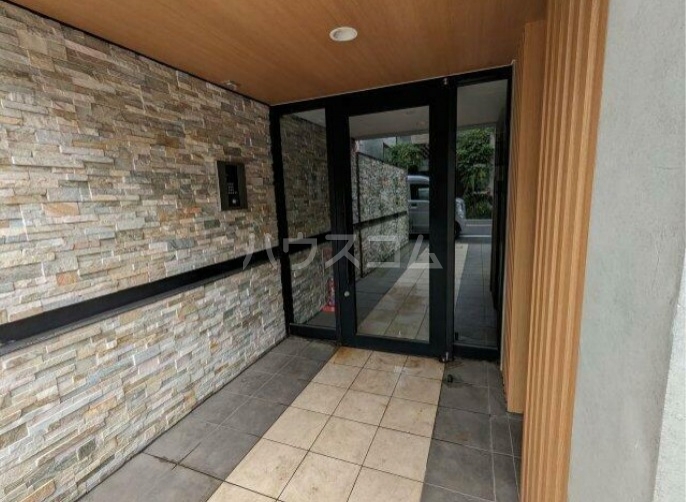 17/25 エントランス