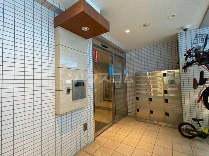 23/27 エントランス