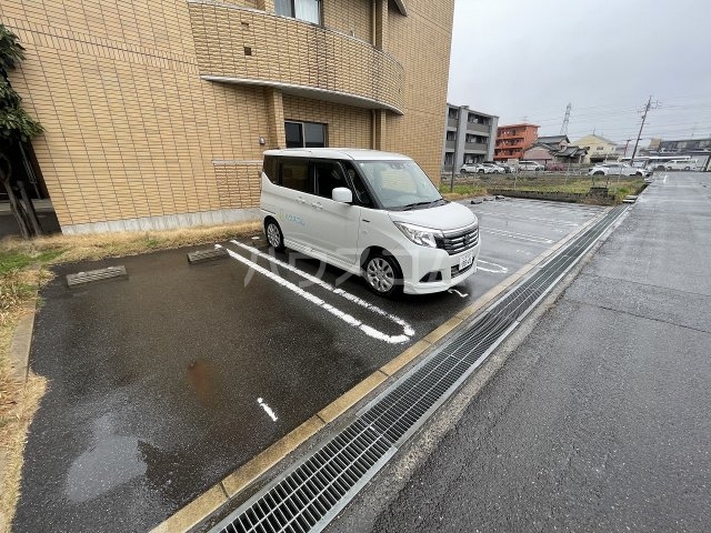 28/30 駐車場
