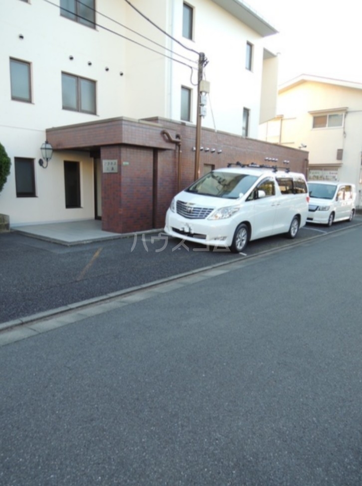 28/30 駐車場