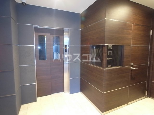 18/29 エントランス