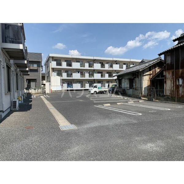 23/30 駐車場