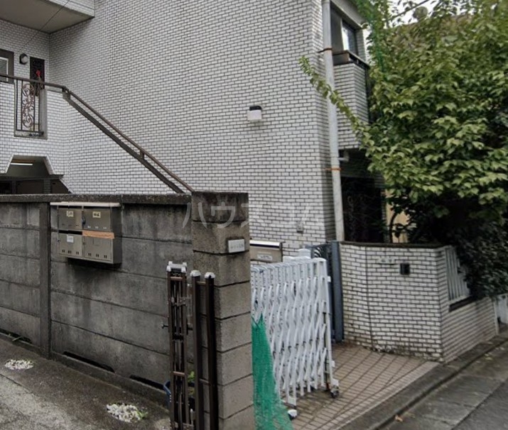 13/17 エントランス