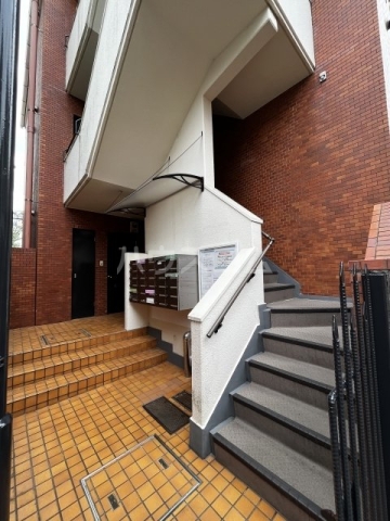 21/22 エントランス