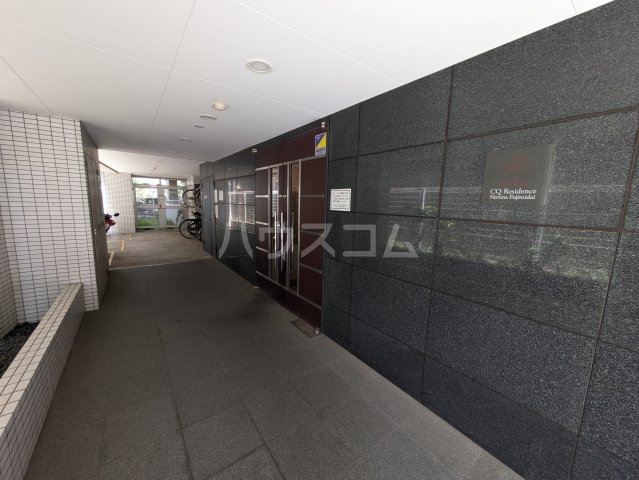 16/25 エントランス