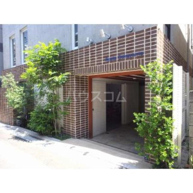 15/22 エントランス