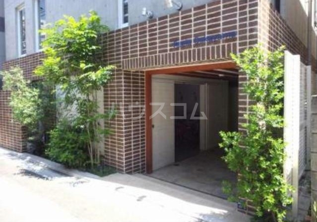 21/28 エントランス