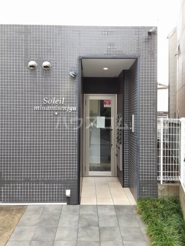 26/30 エントランス