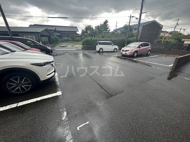23/30 駐車場