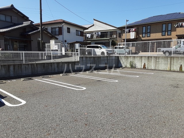 27/30 駐車場