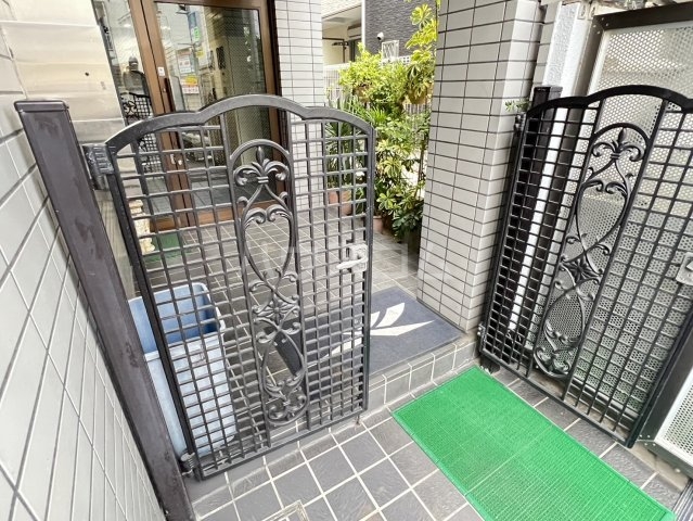 18/21 エントランス