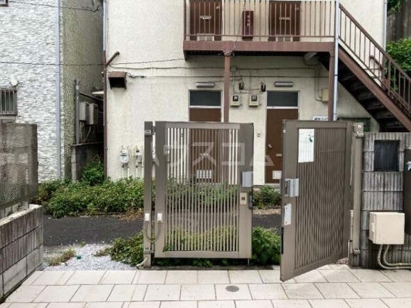 17/19 エントランス