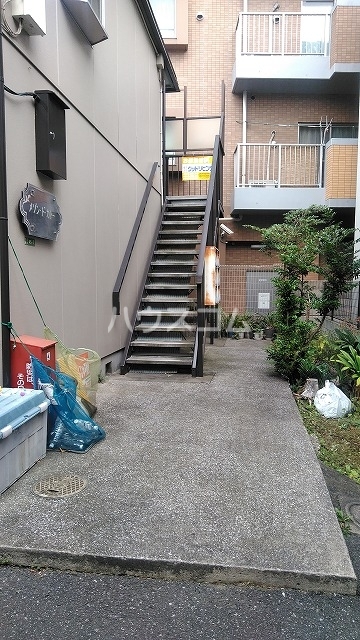 14/18 エントランス