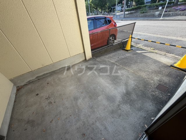 27/30 駐車場