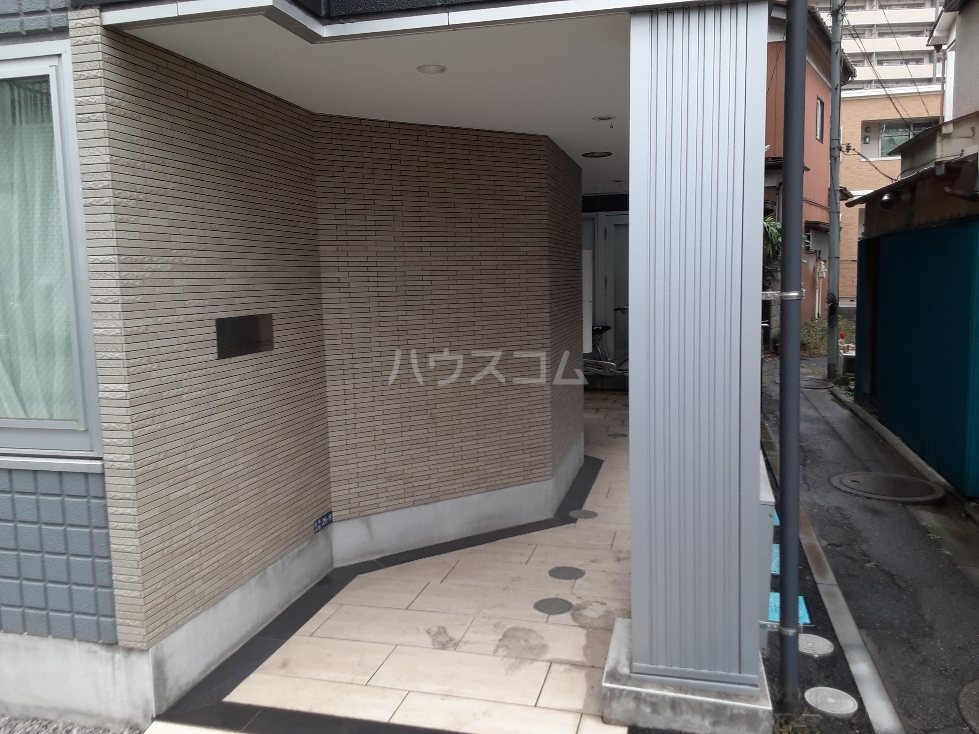 24/30 エントランス